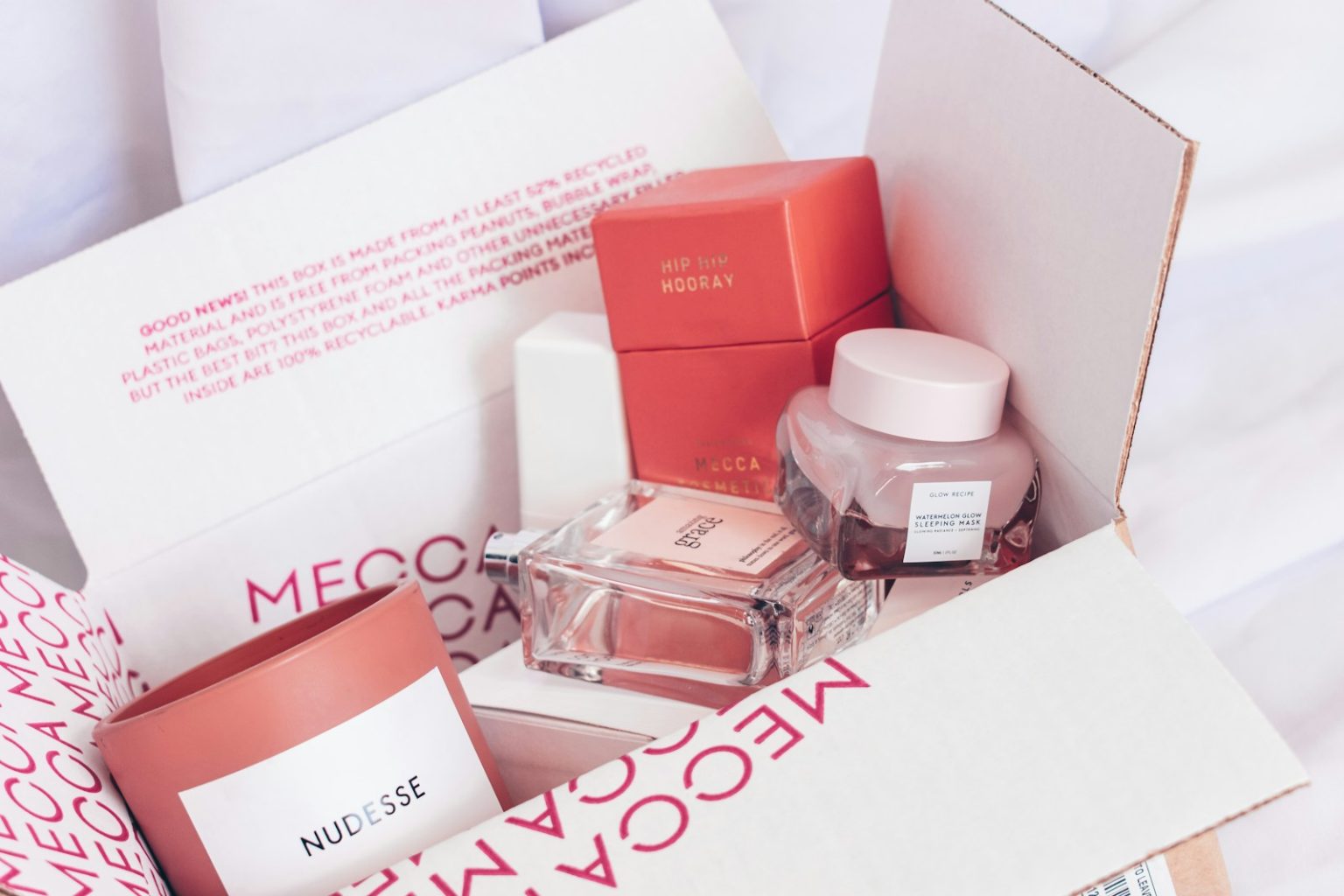 Jak otworzyć salon kosmetyczny w domu? Wymogi sanepidu i koszty Mecca cosmetic set