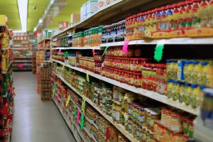 Ile zarabia franczyzobiorca Żabki? Realne zarobki i koszty prowadzenia sklepu