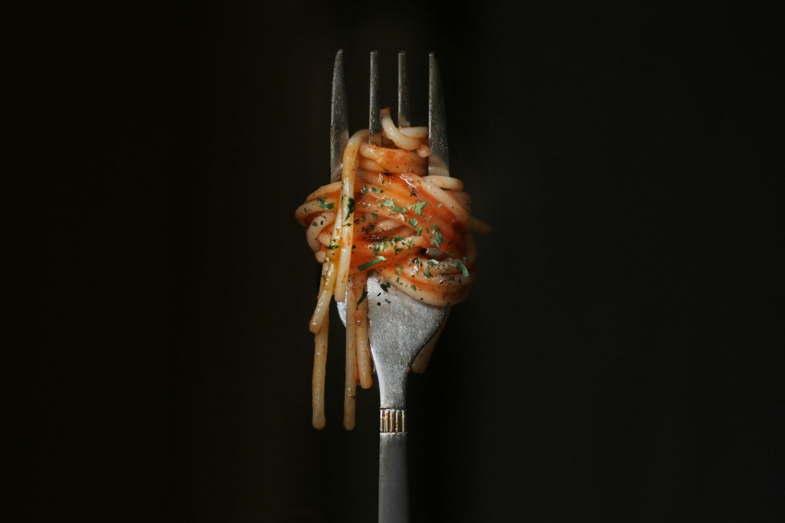 Franczyza food truck – najlepsze pomysły na mobilną gastronomię brown and gray wooden stick